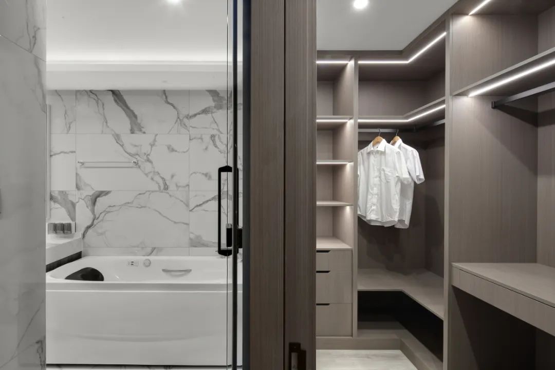 现代简约风格室内设计家装案例-卫生间衣帽间 现代简约风格室内设计家装案例-卫生间衣帽间